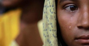 fille rohingya pleure