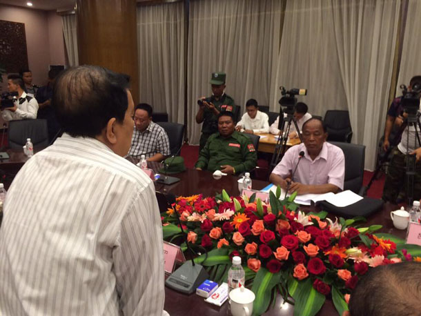 Le gouvernement birman demande à 3 groupes ethniques armés de déposer les armes avant de négocier la paix
