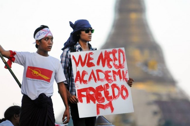 La France doit appeler le gouvernement birman à ne pas recourir à la violence contre les leaders des manifestations étudiantes