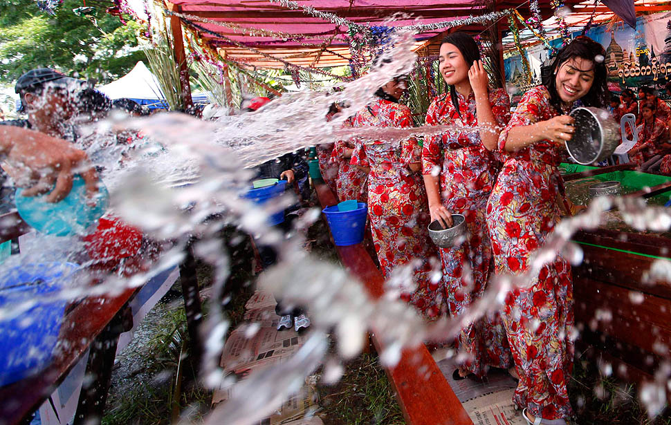 Tant que l’éducation sexuelle sera taboue en Birmanie, la fête de l’eau sera un danger pour les femmes